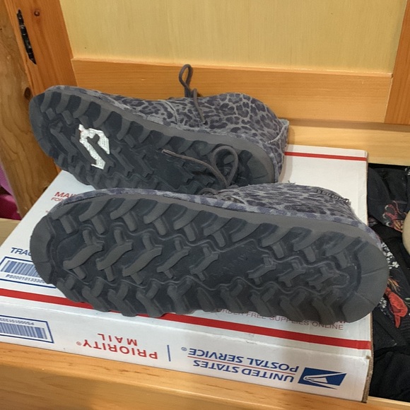 Leopard Suede Bearpaws - Picture 5 of 5